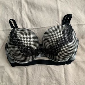 Houndstooth & Lace VS